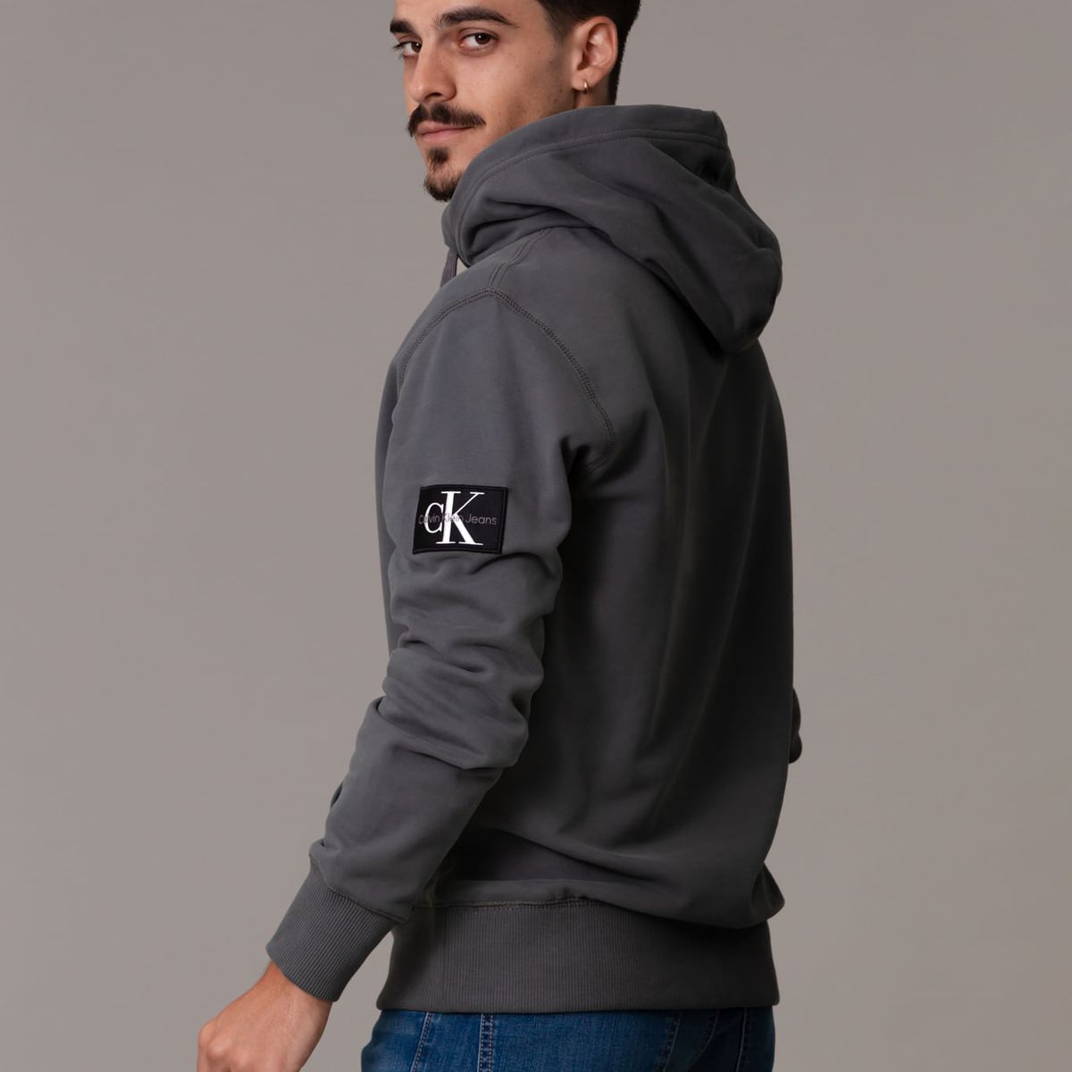 CALVIN KLEIN - SWEATSHIRT BADGE HOODIE