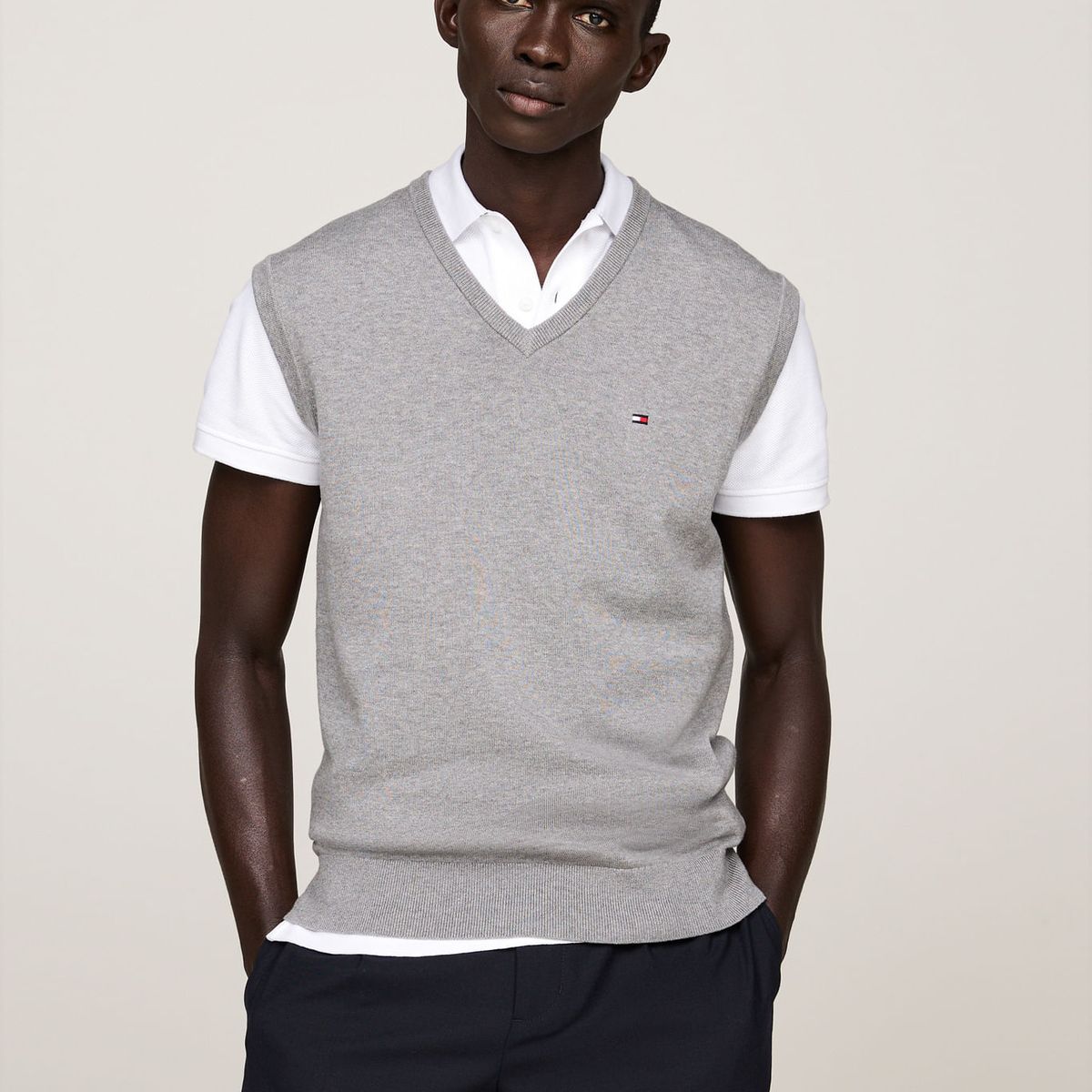 TOMMY HILFIGER - PULLOVER ESSENTIAL CTN V NK VEST