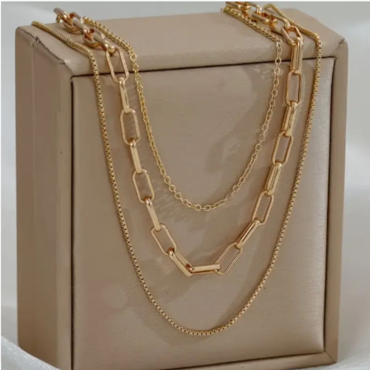 GENERICO - Collar Dorado de 3 Capas – Elegancia que habla por ti