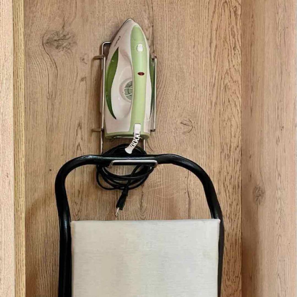 MAS CASA MOBILIARIO Y ACCESORIOS - Soporte para Plancha y Tabla de planchar Más Casa Perú