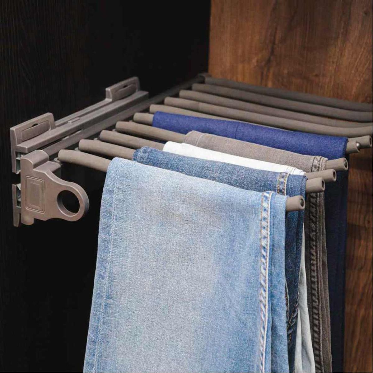 MAS CASA MOBILIARIO Y ACCESORIOS - Pantalonera lateral para 10 pantalones Más Casa Perú