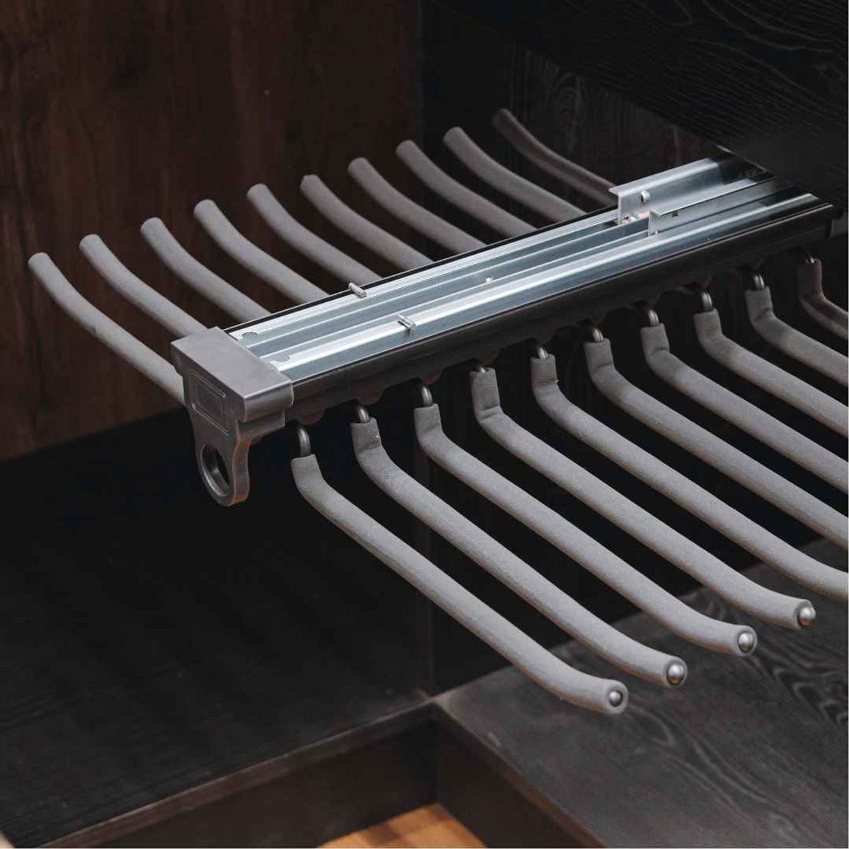 MAS CASA MOBILIARIO Y ACCESORIOS - Pantalonera extraíble de 20 brazos Más Casa Perú