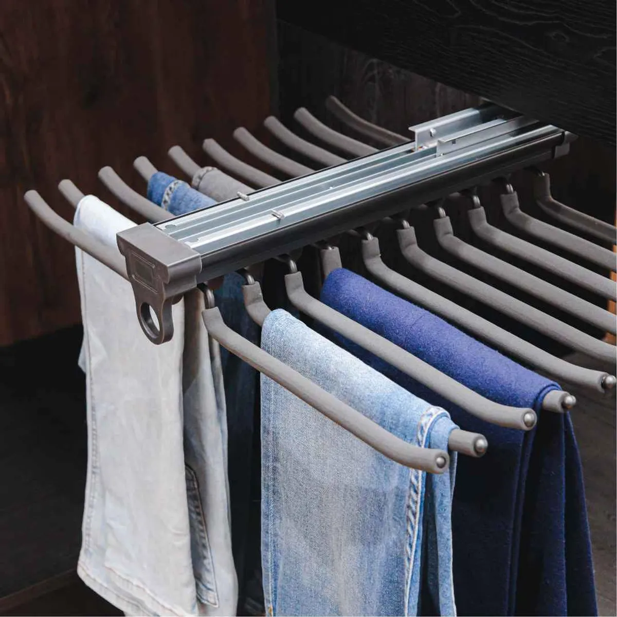 MAS CASA MOBILIARIO Y ACCESORIOS - Pantalonera extraíble de 20 brazos Más Casa Perú