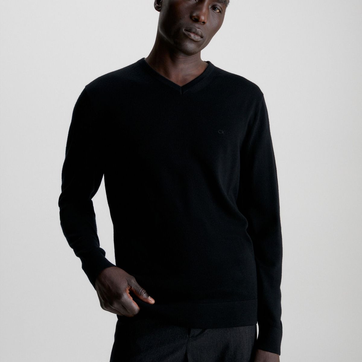 CALVIN KLEIN - SWEATER SUPERIOR WOOL VNECK SWEATER