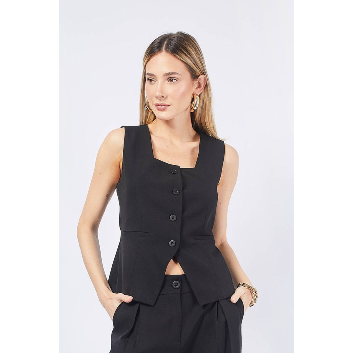 BANATY - CHALECO SASTRE ESCOTE CUADRADO DE MUJER