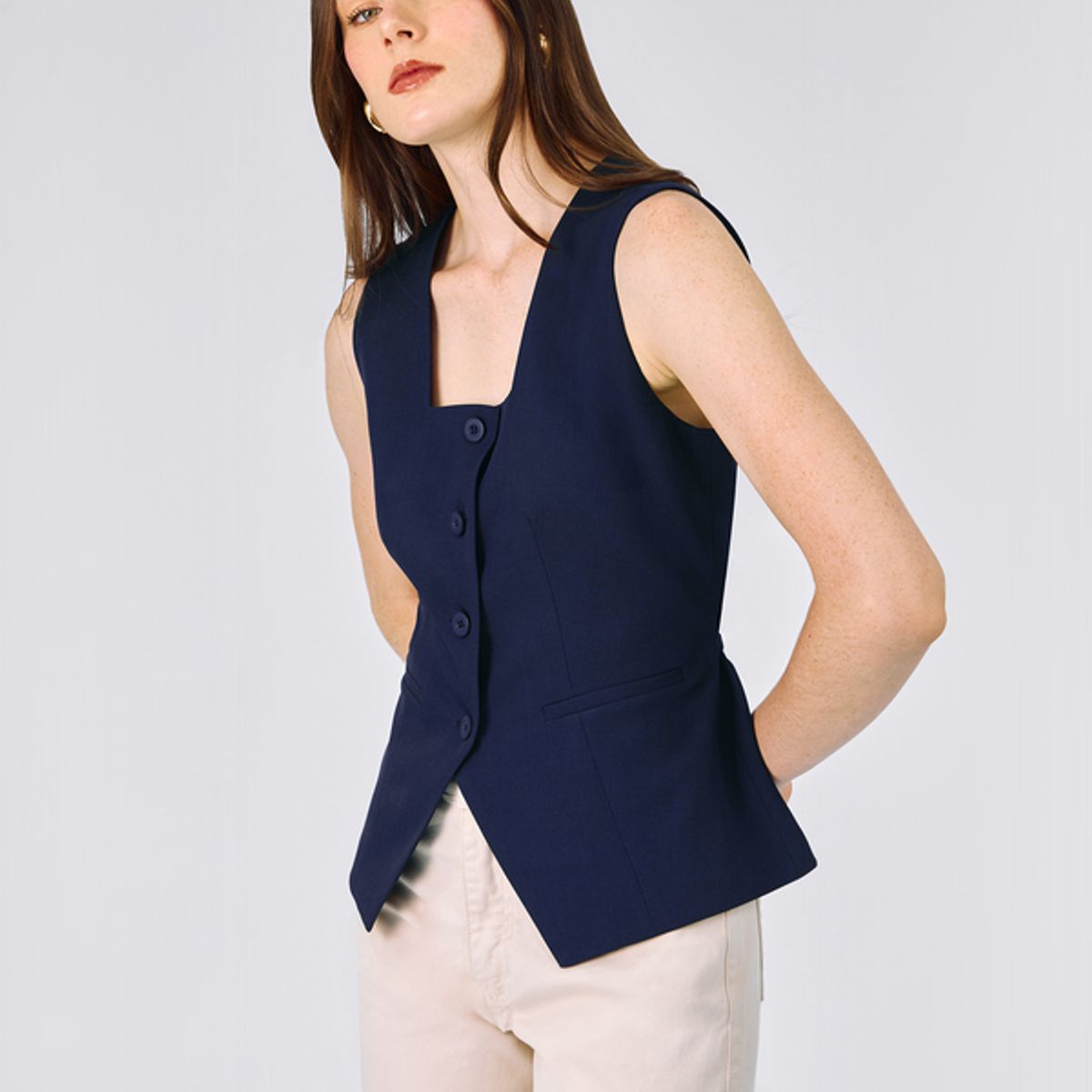 BANATY - CHALECO SASTRE ESCOTE CUADRADO DE MUJER