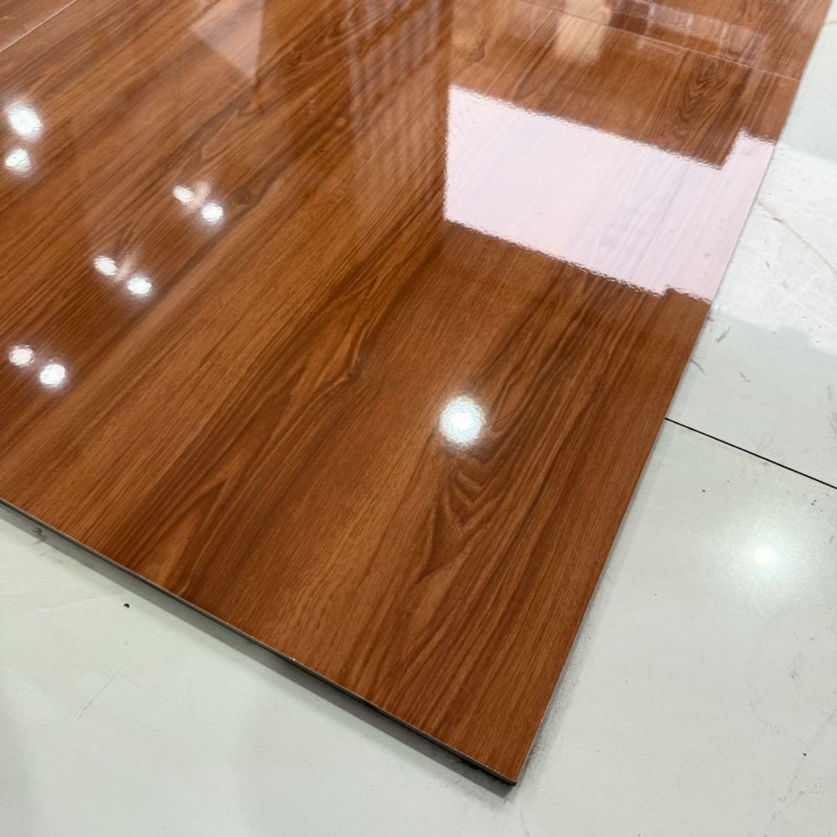 EJESA CREA TU ESPACIO IDEAL - MAYOLICA RECTIFICADO OLMO  60X60CM 180M2