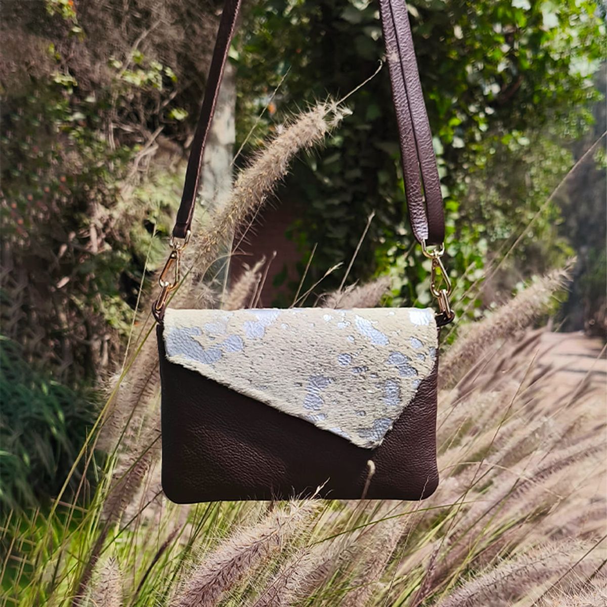 IRISABA - CARTERA TIPO SOBRE DE CUERO IRISABA PARA MUJER ALONDRA MOCCA