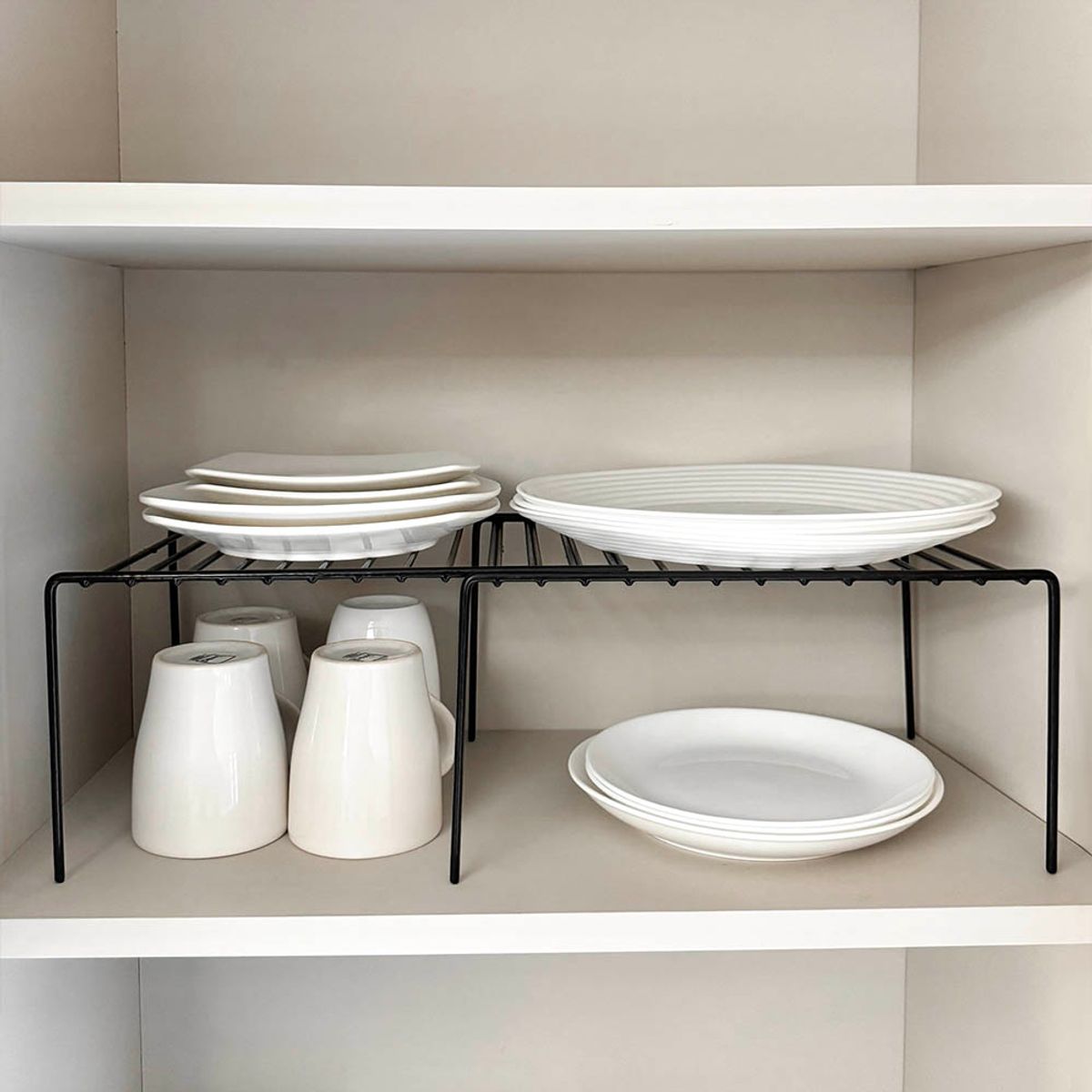 MAS CASA MOBILIARIO Y ACCESORIOS - Repisa negra extensible para mueble alto Más Casa Perú