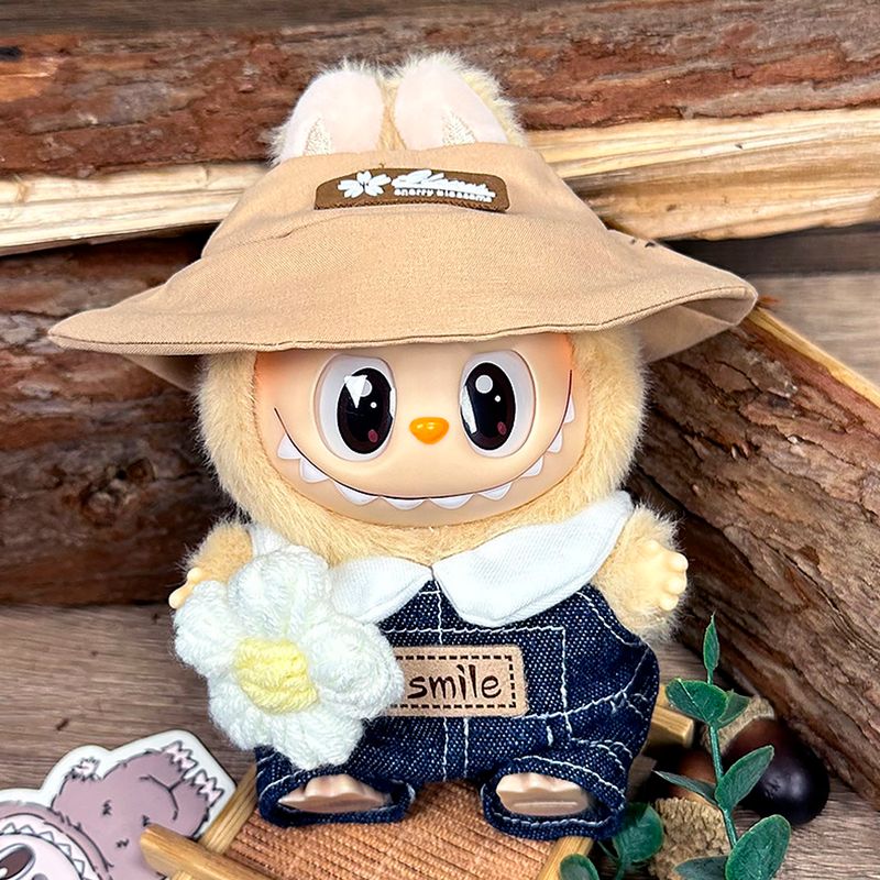 DISEÑO ORIGINAL - Ropa para Labubu Conjunto Overol Smile con Sombrero Beige