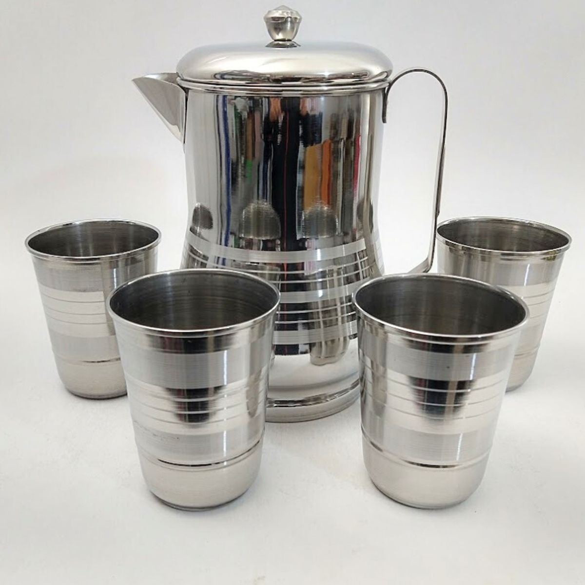 GENERICO - Jarra de acero inoxidable  2 litros  + 4 tazas