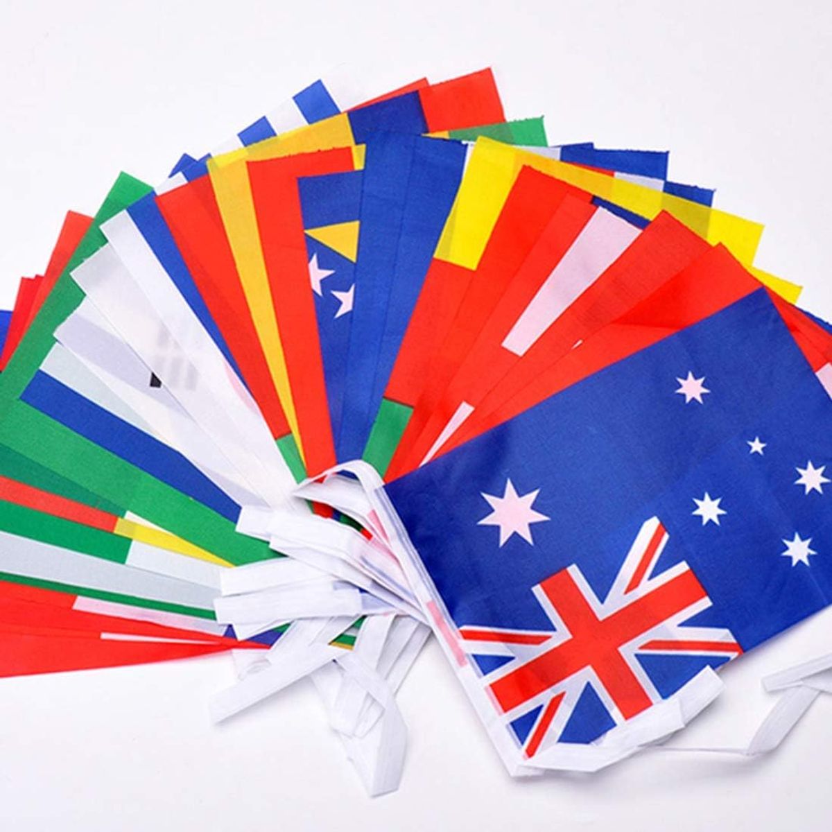 GENERICO - 5 metros de banderites de paises variados