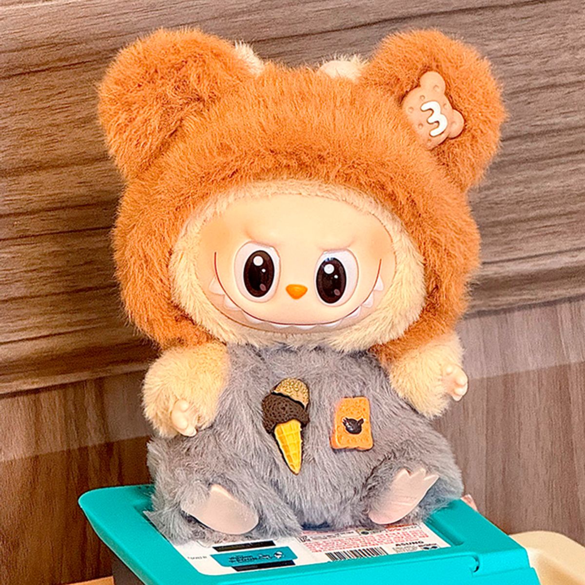 DISEÑO ORIGINAL - Ropa para Labubu Gris con Capucha de Oso