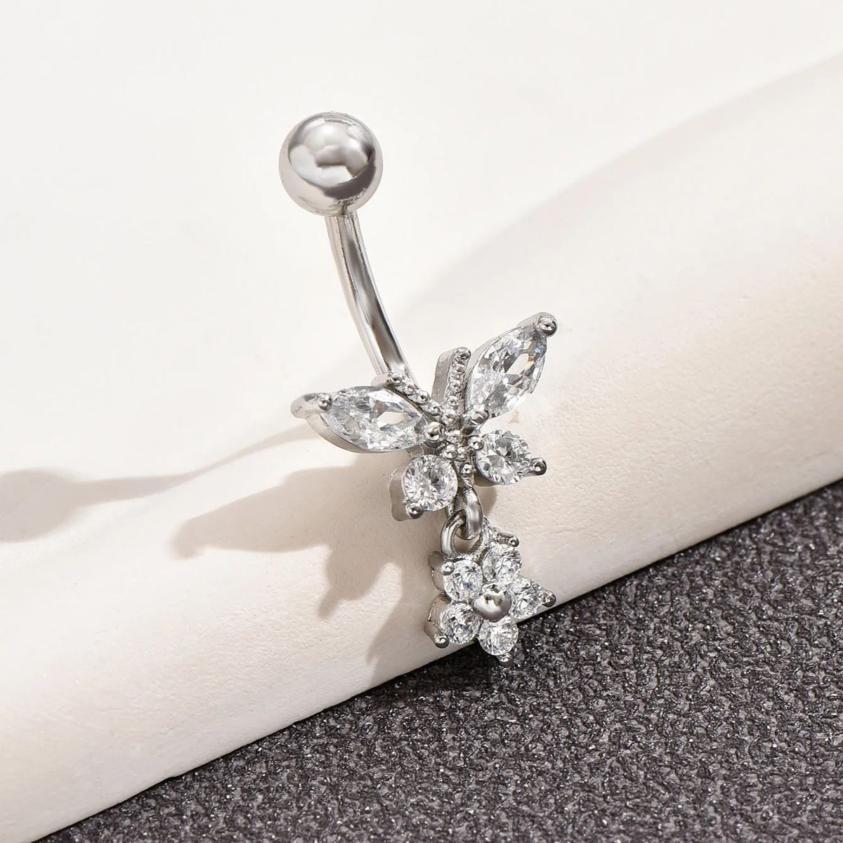 GENERICO - Piercing para ombligo mariposa y flor con brillos plateado