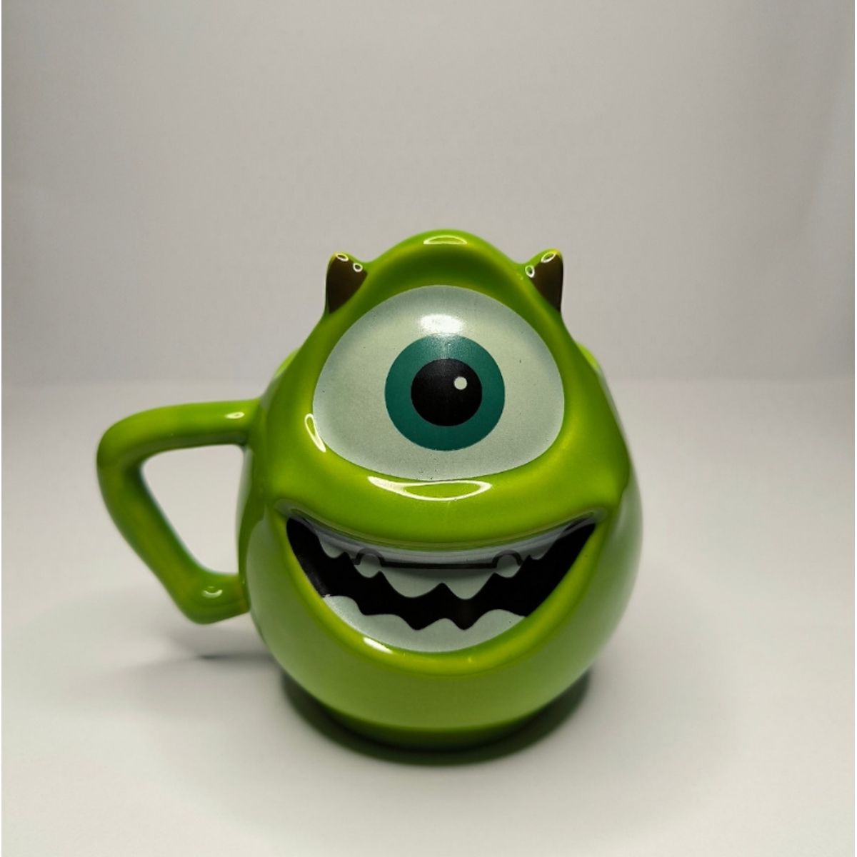 GENERICO - TAZA 3D  MIKE WAZOWSKI