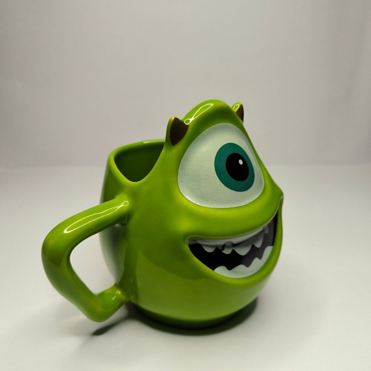 GENERICO - TAZA 3D  MIKE WAZOWSKI
