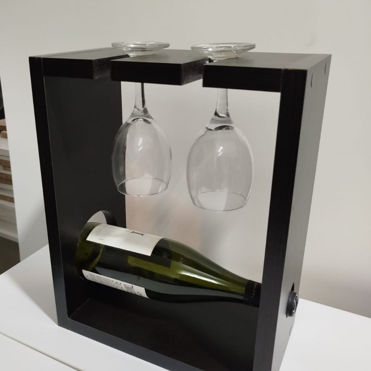 GENERICO - Porta botella y copas en melamina wengue