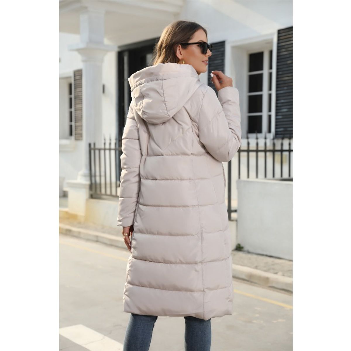 GIOIO - Abrigo Mujer Mediano Capucha Relleno Sintético Premium Ajustado Cálido