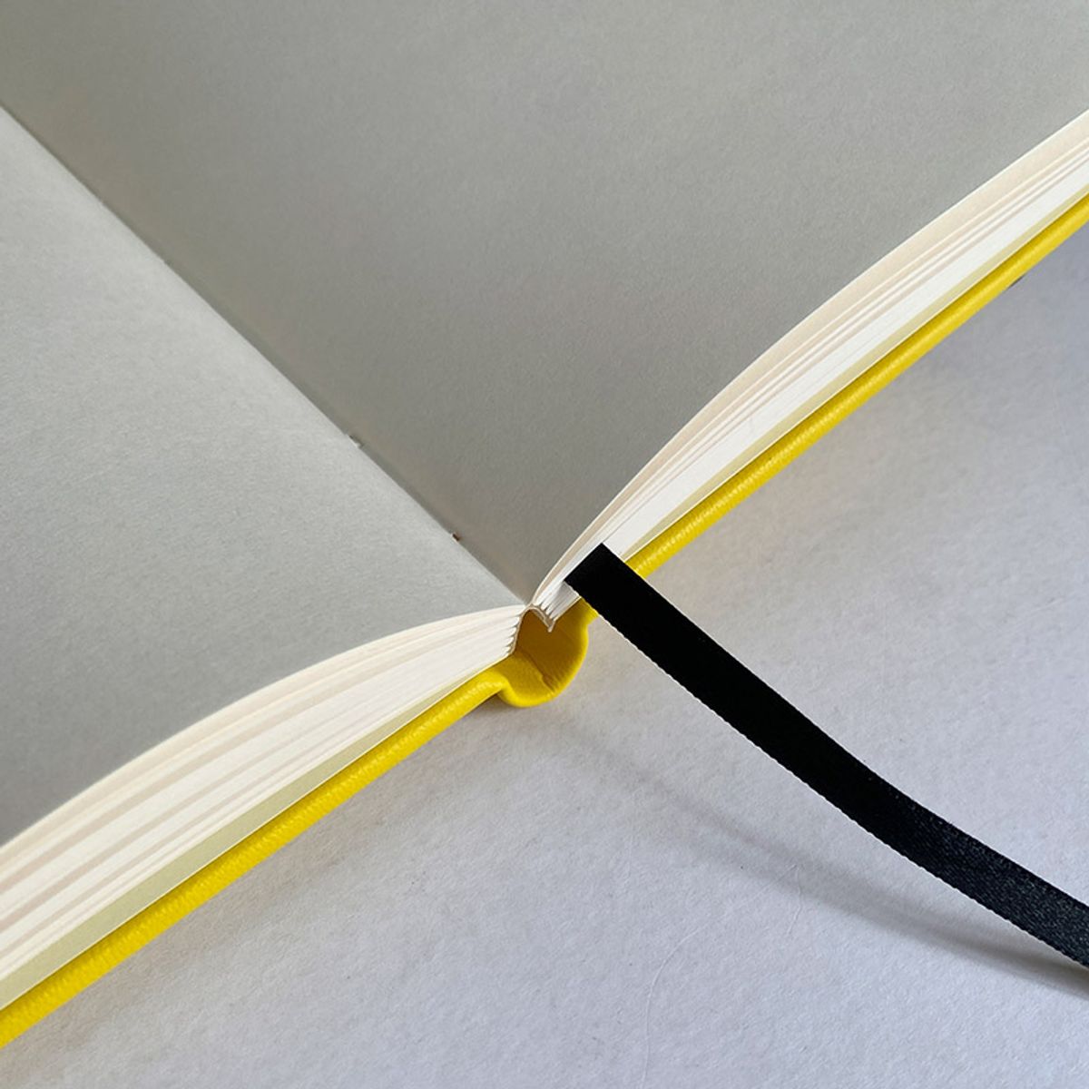 BOCETTOS - Bitácora Premium 80gr Amarillo 21 x 13cm