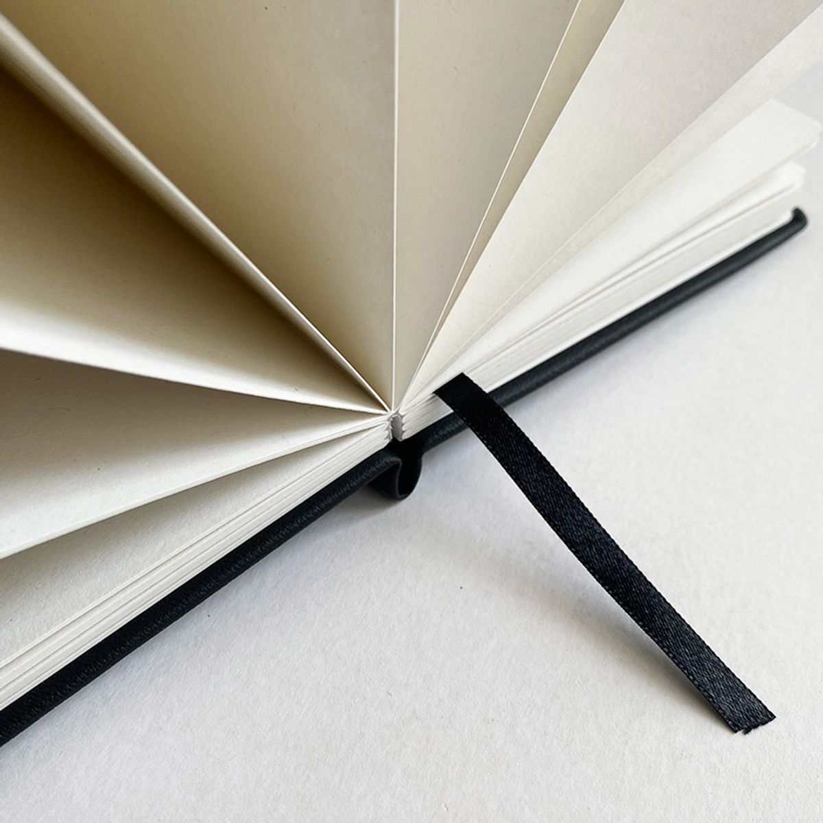 BOCETTOS - Bitácora Premium 250gr Negro 21 x 13cm