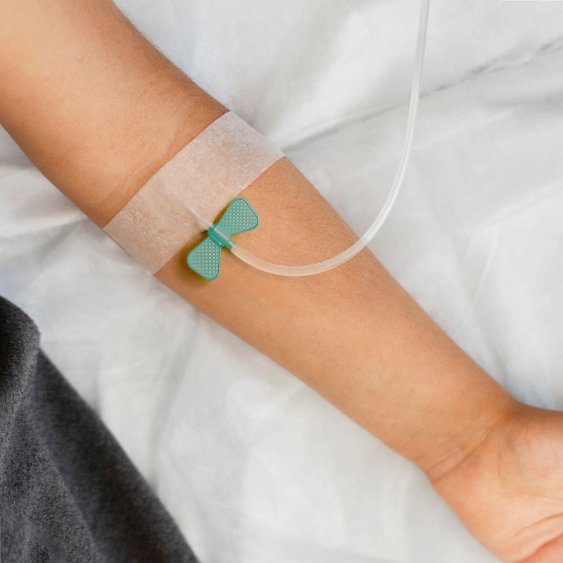 GENERICO - AGUJA SCALP VEIN ALITA MARIPOSA 21 G X 3/4" CAJA 100 UND