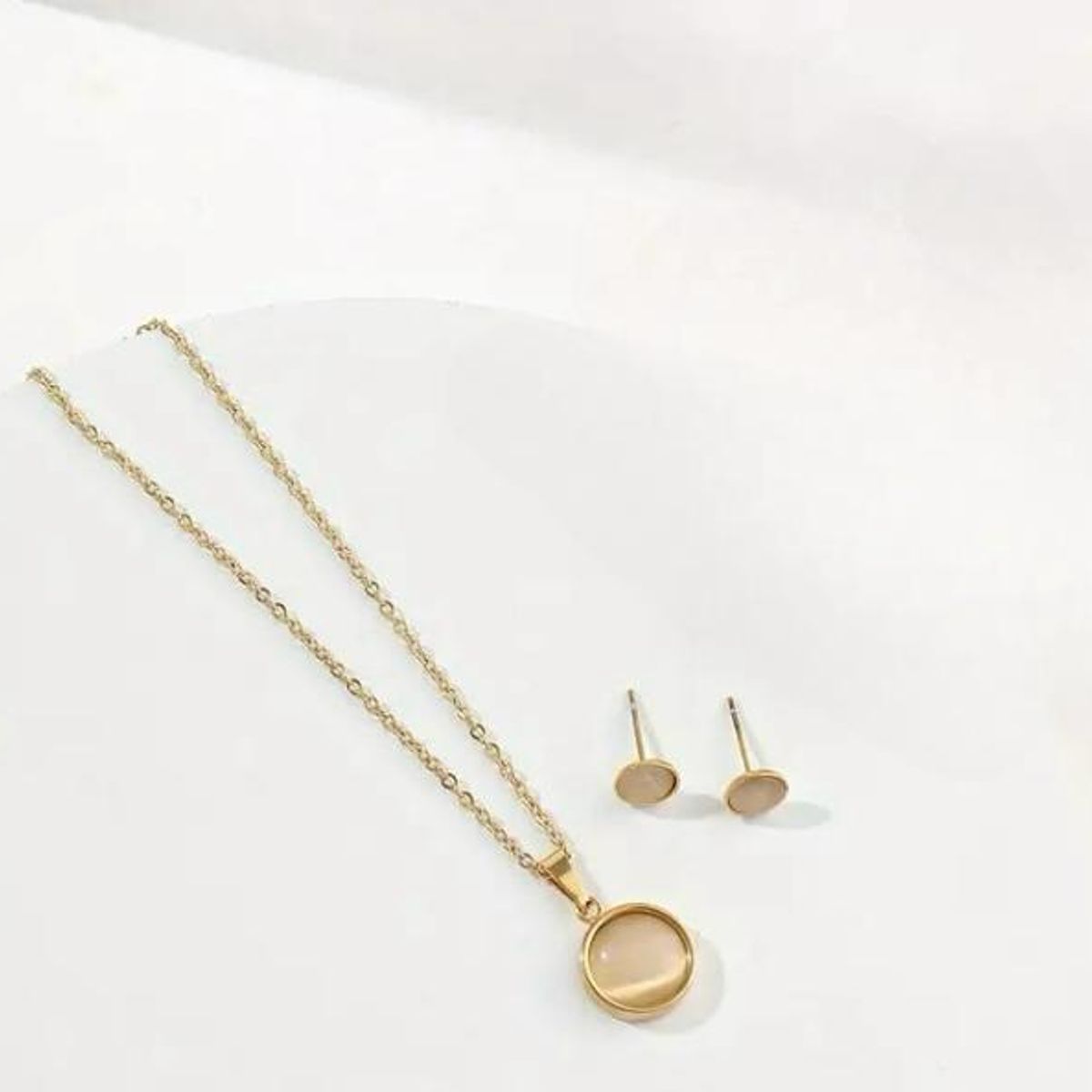 GENERICO - Collar y aretes dorados Girl one