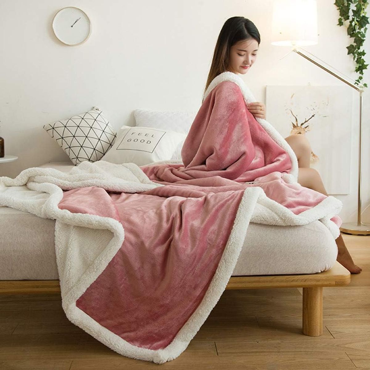 GENERICO - COLCHA DE PIEL DE ANGEL CON CARNERO PLAZA Y MEDIA