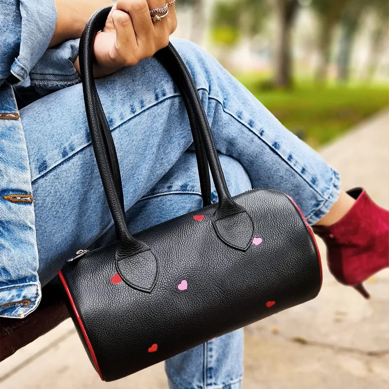 IRISABA - CARTERA DE CUERO IRISABA PARA MUJER ANTONELLA NEGRO CON CORAZONES