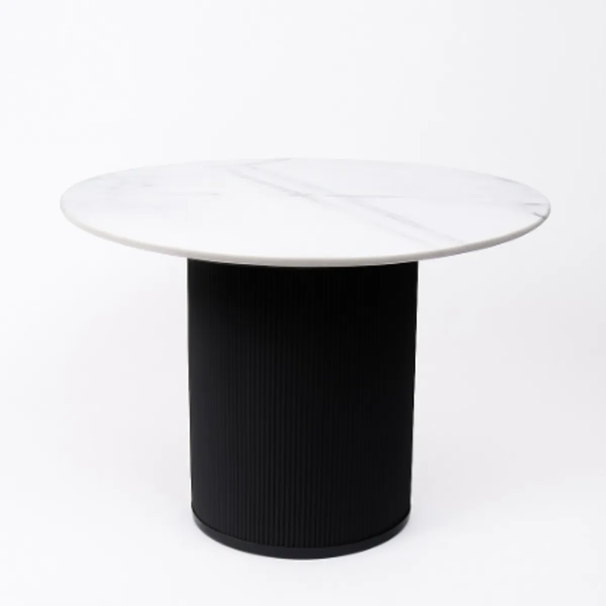 GENERICO - Mesa de comedor Dorian con base negra