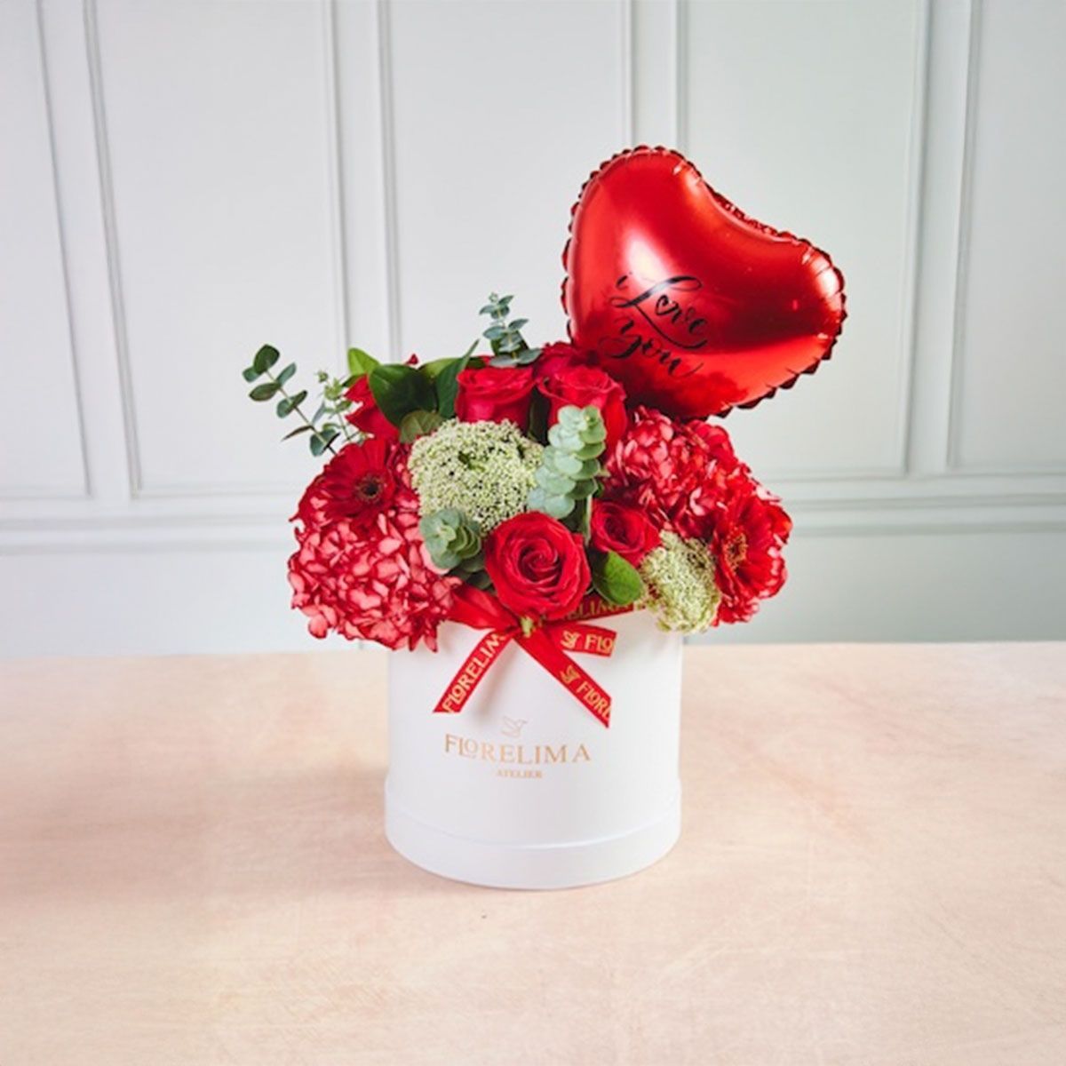 GENERICO - Box ternura inolvidable - Rosas rojas hortensias y copos de nieve