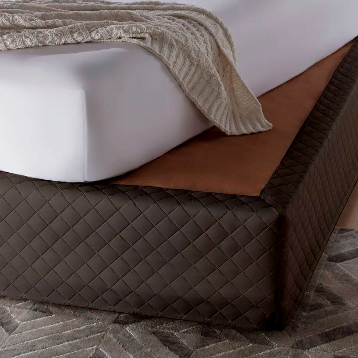 GENERICO - FALDON DE TARIMA QUEEN 160CM x 200CM QUILTED ROMBOS MARRON 30CM PROMO