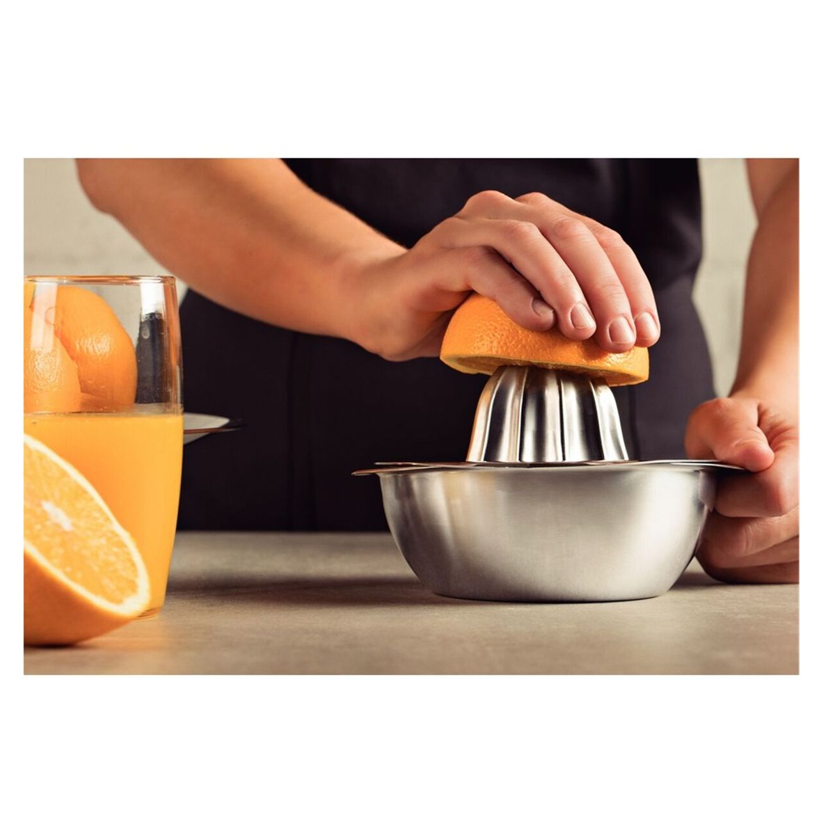 TRAMONTINA - EXPRIMIDOR DE FRUTAS 14 CM DE DIAMETRO TRAMONTINA