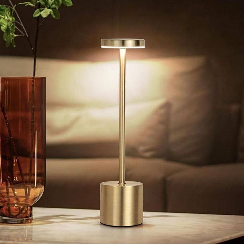 HOGARMAS - Lámpara LED de Mesa YORK Dorada Inalámbrica Portátil