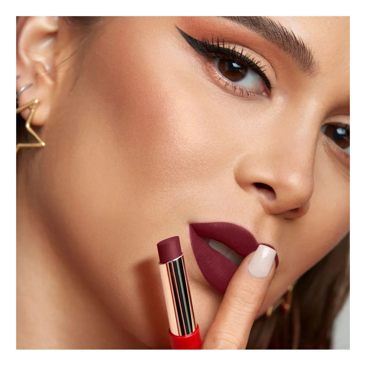 ESIKA - Labial mate colorfix 24 h ésika vino luchadora