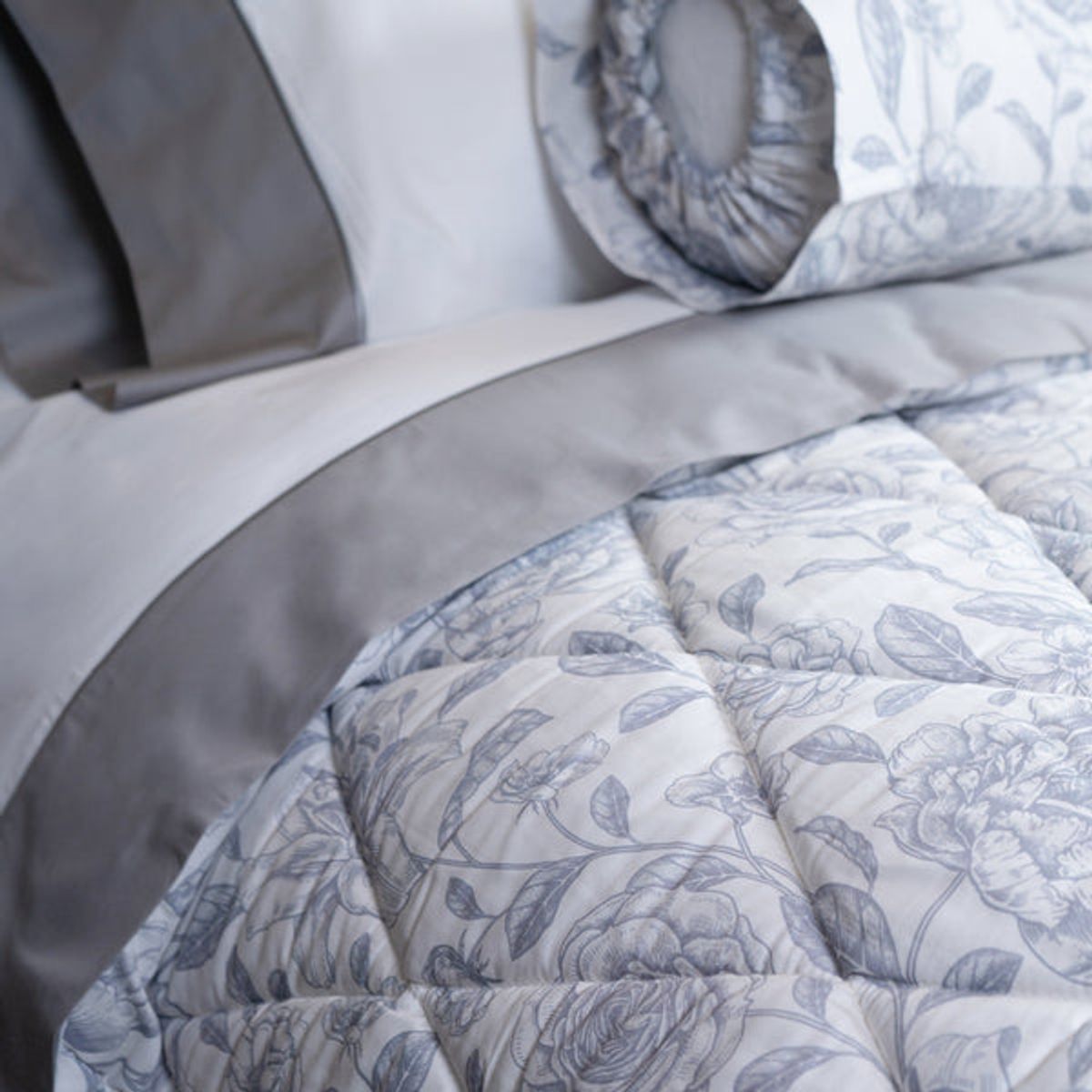 PLUMAS - Juego de Sábanas Porter Plata 400 Hilos