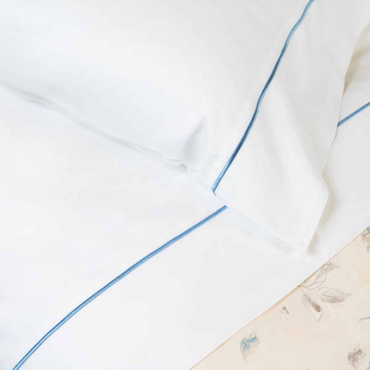 PLUMAS - Juego de Sábanas Celeste Acero 100 % Algodón 400 Hilos