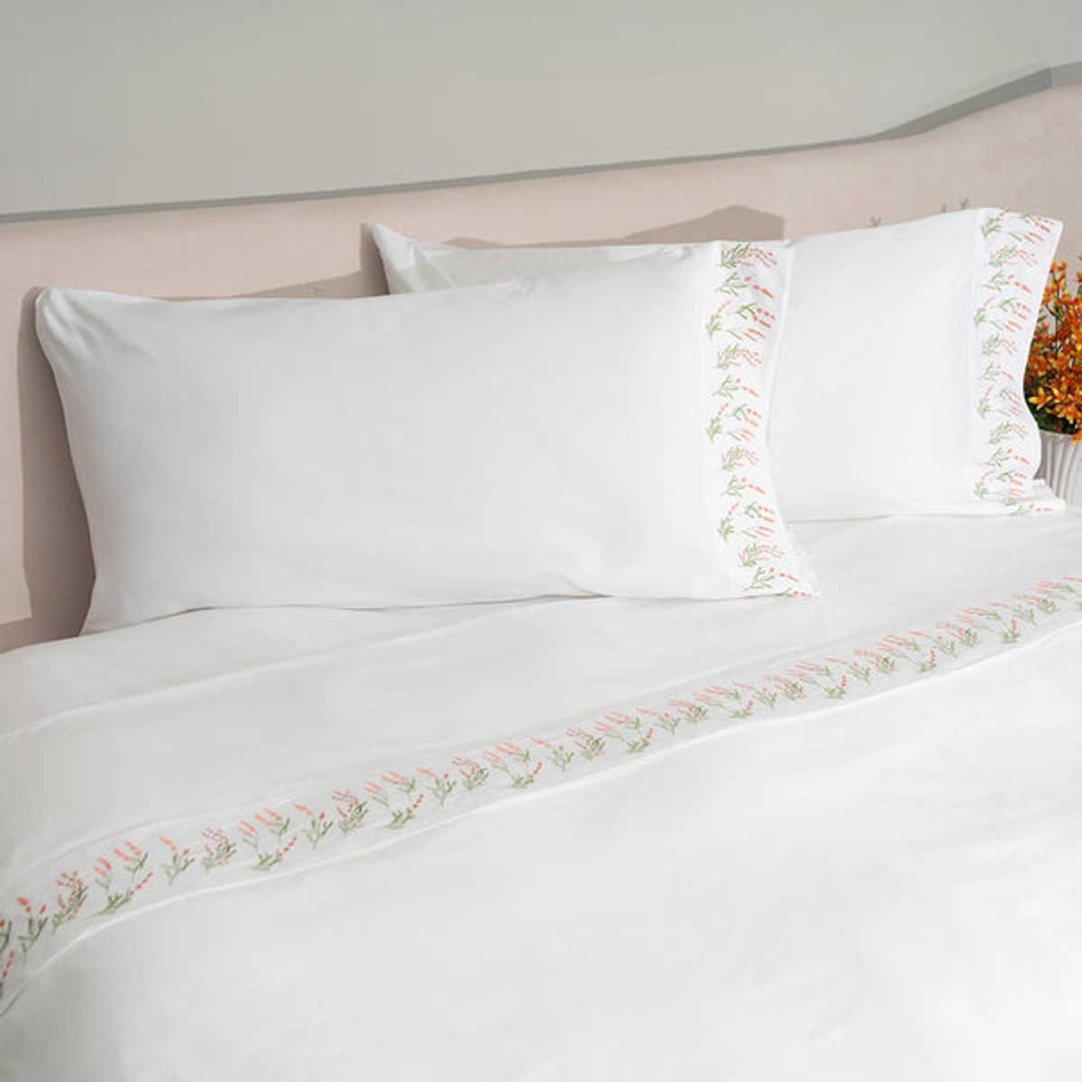 PLUMAS - Juego de Sábanas Lilibeth Coral - Blanco 400 Hilos