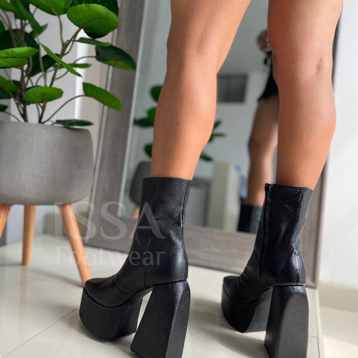 GENERICO - BOTINES PLATAFORMAS EN TENDENCIA DE CUERO MAIA EN TONO NEGRO