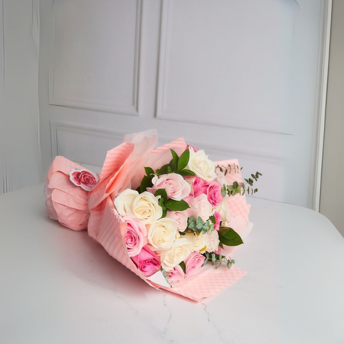 GENERICO - Ramo Mía  Mix de rosas y follajes