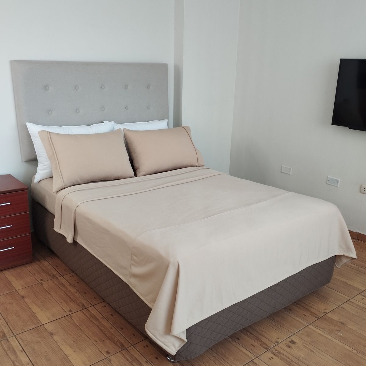 GENERICO - JUEGO SABANAS LISO 2 PLAZAS MICROFIBRA POLAR BEIGE PROMO