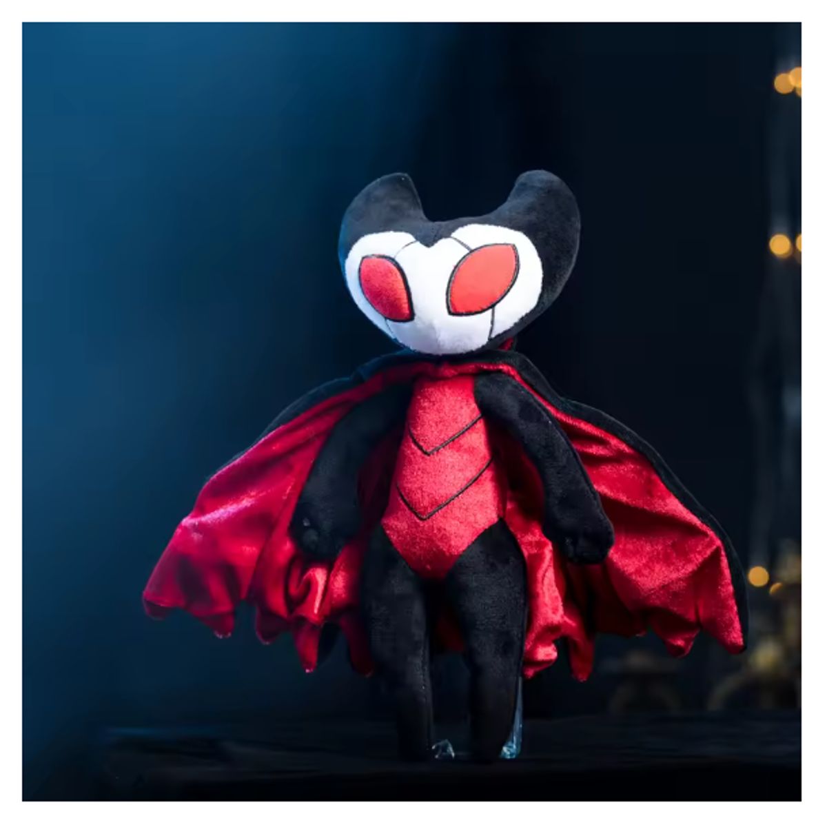 GENERICO - Hollow Knight Caballero rojo  - peluche importado 27 cm