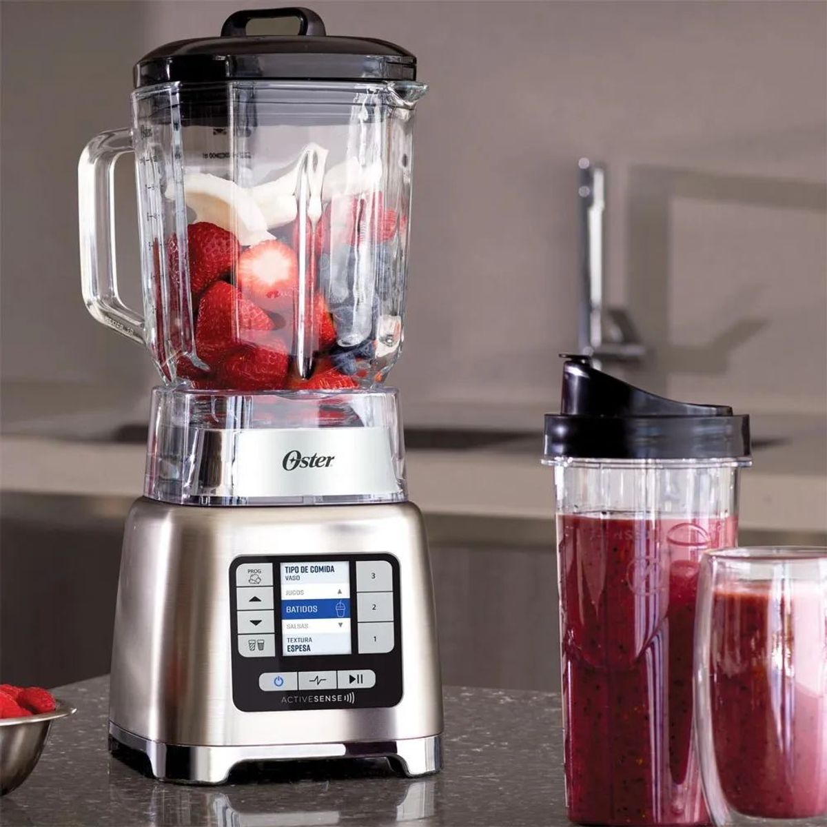 OSTER - Licuadora Oster® ActiveSense™ con Blend-N-Go BLSTTDGNBG