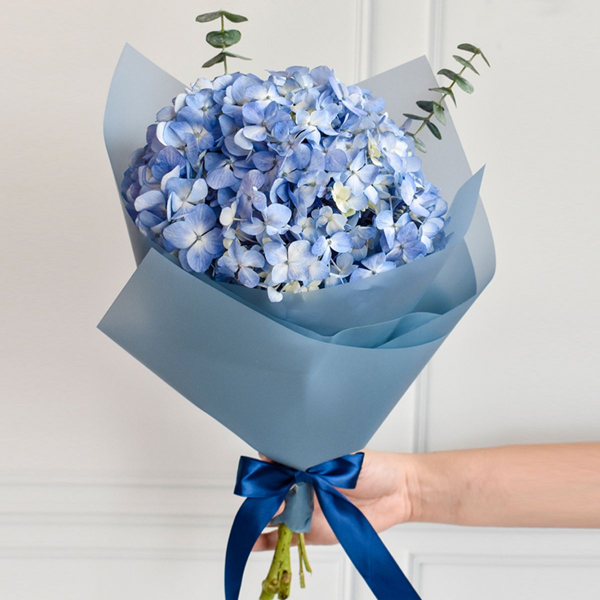 BLOOM - Arreglo de ramo hortensias azules