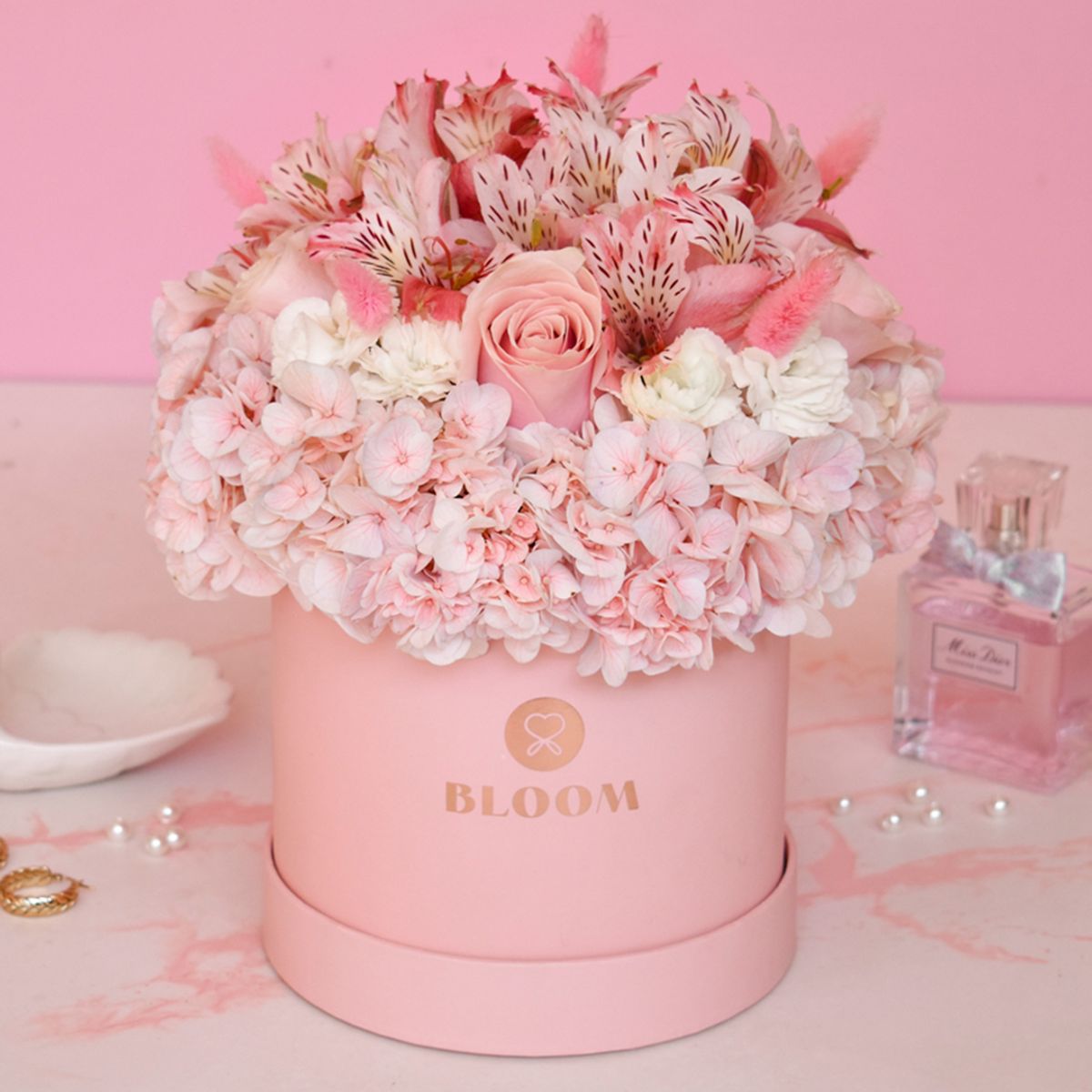 BLOOM - Arreglos florales con hortensias y rosas