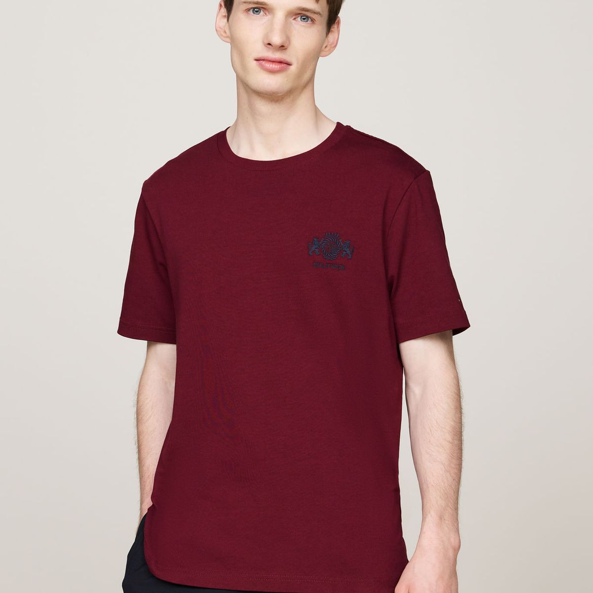 TOMMY HILFIGER - SMALL CREST EMBRO TEE