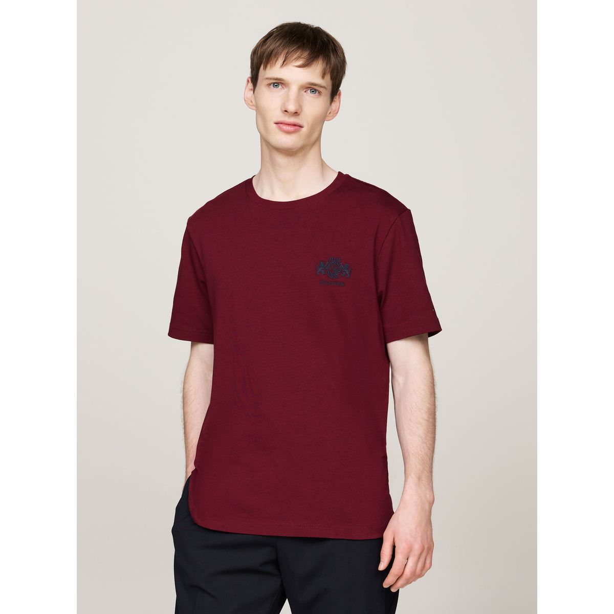 TOMMY HILFIGER - SMALL CREST EMBRO TEE