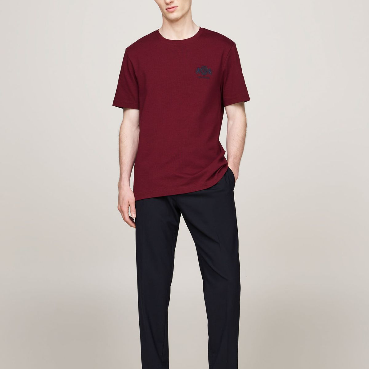 TOMMY HILFIGER - SMALL CREST EMBRO TEE
