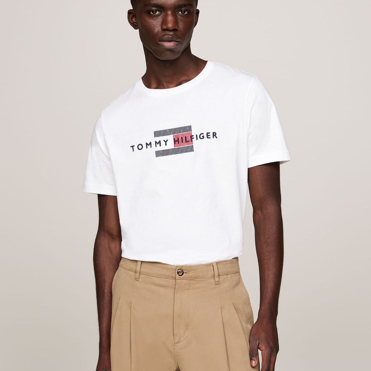TOMMY HILFIGER - HILFIGER FLAG EMBRO TEE