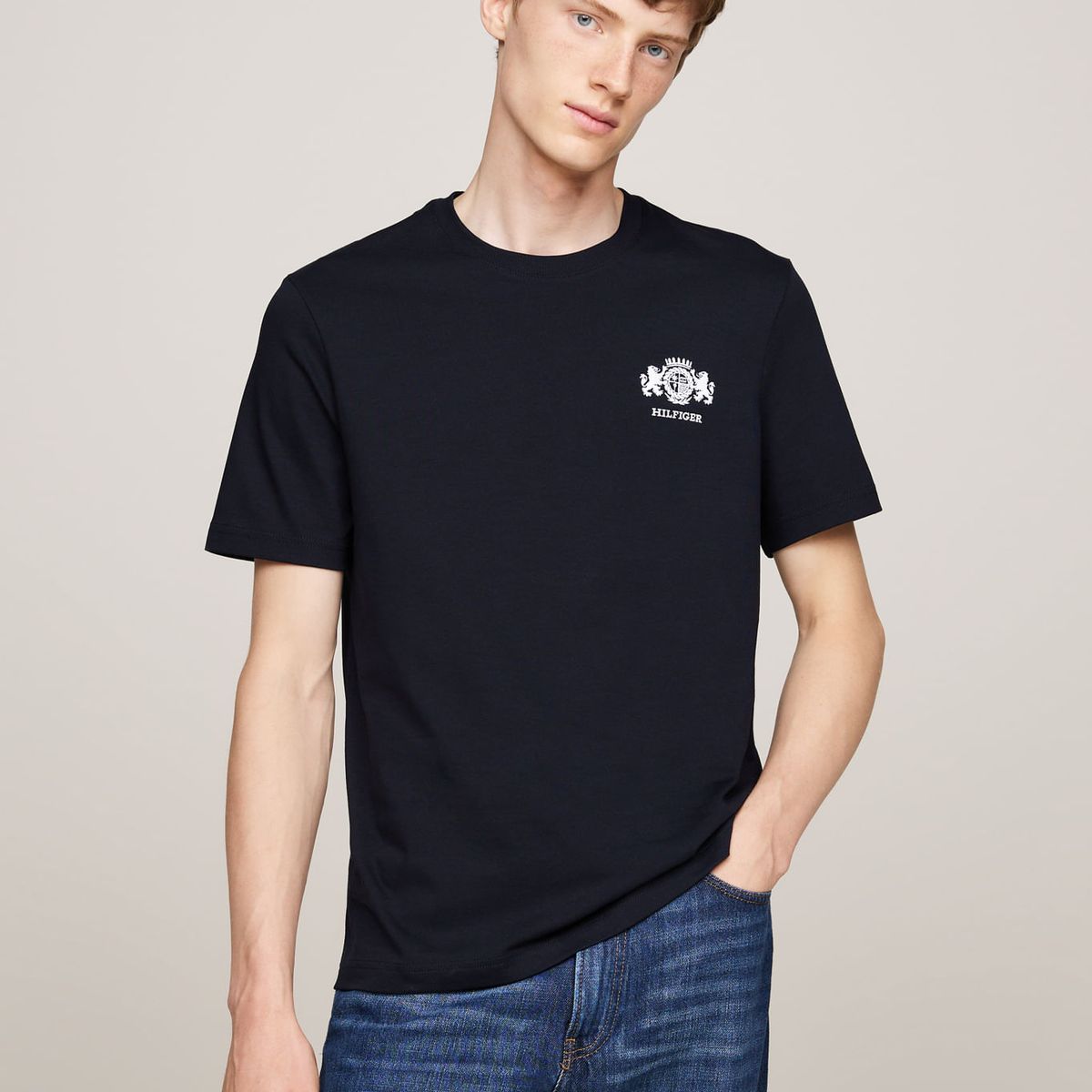 TOMMY HILFIGER - SMALL CREST EMBRO TEE