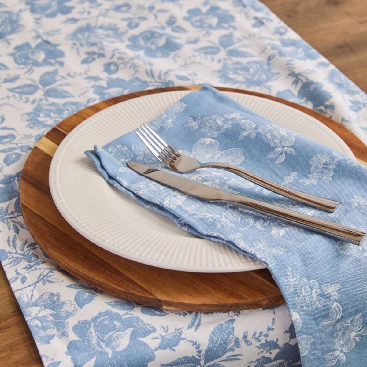 MAP DESIGN HOME - Camino de Mesa Roses Sky Blue 180x40 cm